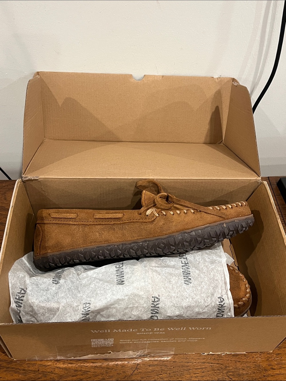 Minnetonka Men's Suede Moccasin Loafer in Chestnut Brown